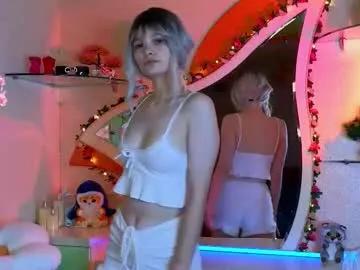 abbycartman —       THERE'S A VERY HOT SHOW GOING ON RIGHT NOW  #18 #natural #blonde #bigass #cute