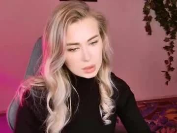 Freechat adelloyss on Chaturbate