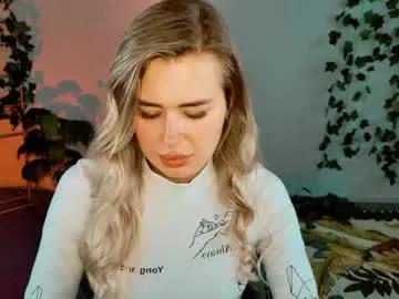 Freechat adelloyss on Chaturbate