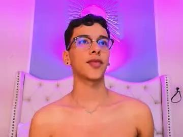 aiden_royce — Show ArmPits [15 tokens left] #hairy  #latino #18 #slim  #bigcock