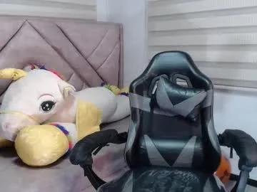 amaranta_fox_v — GOAL: Flash tits  [34 tokens remaining] Welcome to my room! #18 #petite #new #bigboobs #shy