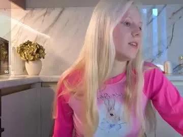 amili_kron — GOAL: make me hot [0 tokens remaining] Welcome to my room! #feet #blonde #daddy #new #smalltits