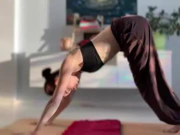 Freechat anntics_ on Chaturbate