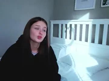 beauty_crown_baby — GOAL: show feet [28 tokens remaining] my first day^^ #feet #teen #18 #shy #new