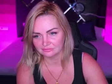 blondeviva — Flowers for lady #new #curvy #ukraine #sexy #cute [111 tokens remaining]