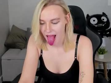 carolin_miller — GOAL: hands under a T-shirt [6 tokens remaining] Welcome to my room! #18 #new #squirt #c2c #young #smoke #ahegao #cum