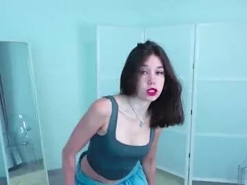 carolineliora — *lots of sweet kisses*    ** OMG **  hi hi i'm #new. Let's get acquainted  #cute #18 #young #muscles [9 tokens remaining]