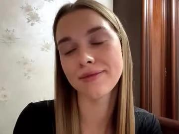 cassipurkey — GOAL: air kiss [19 tokens remaining] Hello, my name is Annesa! Welcome to my room! #new #18 #shy #skinny #cute