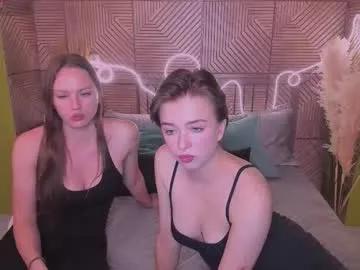 celinecharm_ — For a good mood #lesbian #new #couple #teen #young [50 tokens remaining]