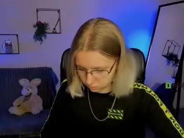 clery_kitt — GOAL: stand up [16 tokens remaining] Welcome to my room! #new #18 #shy #cute #brunette
