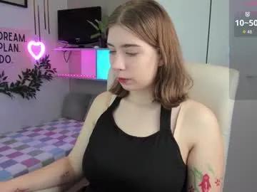 dianagalaxy — GOAL: Topless riding my pillow [120 tokens remaining] Welcome to my room! #18 #british #bigboobs #shy #latex