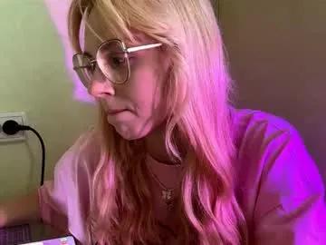 donettastrowbridge — 1 day CB Goal: Biggest smile ever  #shy #new #blonde #18 #young [14 tokens remaining]