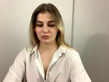 dremamaenner —  Goal: (   Show color bra  )     Hello guys ^my name is  Bella  Welcome to my room ^ #new #shy  #natural #18 #bigboobs [50 tokens remaining]