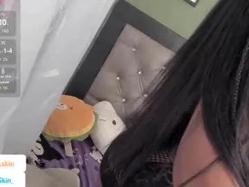 Freechat ebonyskinn on Chaturbate