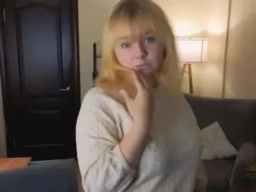 elaine_lewis — GOAL: air kiss + smile [33 tokens remaining] Welcome to my room! #new #bigboobs #shy #natural #18