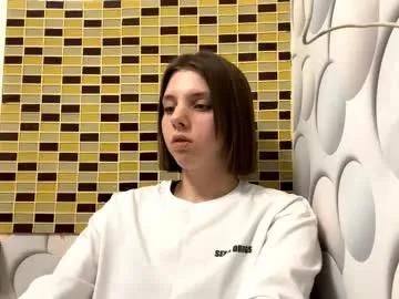 elinhelser — G: show outfit   Hi guys! I'm here #new my name is Elisa, I'm #18  #shy #teen #young  [25 tokens remaining]