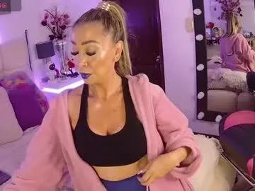 Freechat evelynagrey on Chaturbate