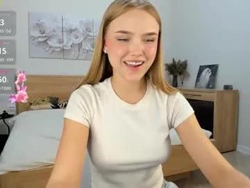 Away flooora_0 on Chaturbate