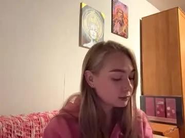 geniaberke — GOAL: Air kiss #18 #teen #new #shy #young [14 tokens remaining]