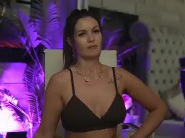 Freechat glamourousmom on Chaturbate