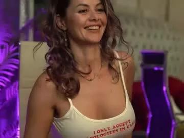 Freechat glamourousmom on Chaturbate