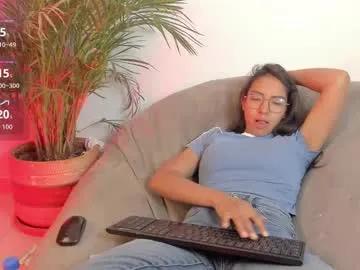 heidi_feuer — GOAL: Want me to help to get wet? [67 tokens remaining] Welcome to my room! #brunette #new #ebony #joi #latina