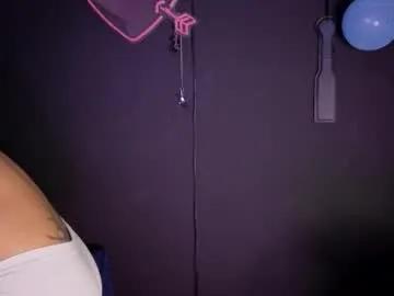 Freechat isisjones18 on Chaturbate