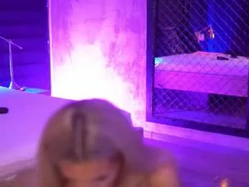 Freechat ivyrowa on Chaturbate