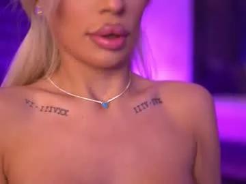 Freechat ivyrowa on Chaturbate