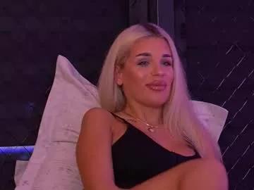 Freechat ivyrowa on Chaturbate