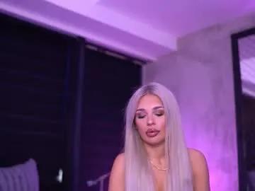 Freechat ivyrowa on Chaturbate