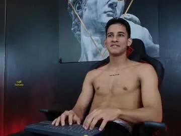 jakemoxley — naked + jerk x 10 min [215 tokens left] Colombian young man wanting fun #lovense #young #muscle #cum