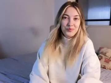 jolyndeb — Goal: air kiss  Hi ! This is my first day here! #shy #new #skinny #teen #cute [15 tokens remaining]