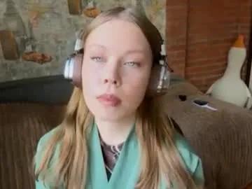 keiralaviola — Hey, I'm Kelly , 18 yo I' new here GOAL:  Show today's outfit and figure #nonude #new #natural #teen #18 [10 tokens remaining]