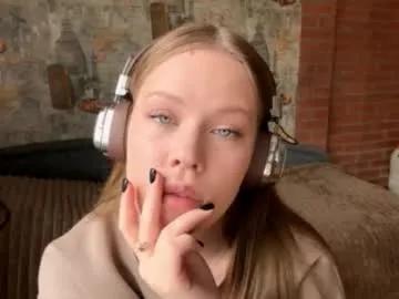 keiralaviola — Hey, I'm Kelly , 18 yo I' new here GOAL: Show my awesome figure and today's outfit #nonude #new #natural #teen #18 [9 tokens remaining]