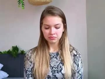 kiss_kay — GOAL: suck fingers after my pussy [77 tokens remaining] Hey, i'm Kay and I'm in a playful mood today #boobs #18 #squirt #anal #bigass