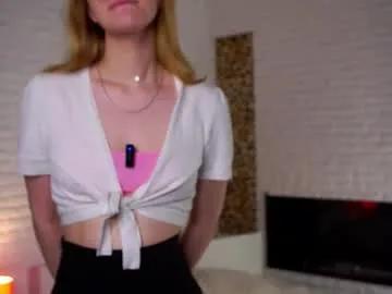 laurendarou — Hi hi I'm Ellie   GOAL:  Hi Ellie| I want to reach 25 thumbs up  #new #18 #teen #shy #young [19 tokens remaining]