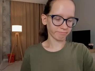 lynettebails — GOAL: To kiss you [9 tokens remaining] I like to dance and socialize and do yoga #skinny #teen #shy #natural #young