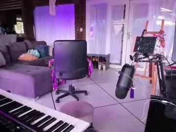 maggie_queen — Hello! I'm practicing singing and chilling! Let's hang out!