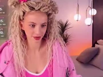 mia_silk — GOAL: Good start! <3 [10 tokens remaining] Hey, I'm Mia! It`s my first day here! #nonude #teen #muscle #smalltits #new