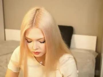 mirianscorgie — GOAL do a squad 3^+^^^^^^^^  Hey im Elsa and it's my 1st day here^^Hope you will help me and will be nice with me ^^ #new #shy girl here on CB im #petite #cute #blonde who wanna spend good time ^^ [