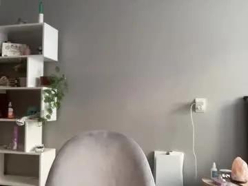 mittietonge — hii, how are you dooooing today? GOAL: Hello, how are you?! #new #teen #student #18 #blonde [21 tokens remaining]