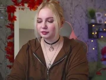 Freechat moon_valkyriie on Chaturbate