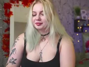 Freechat moon_valkyriie on Chaturbate