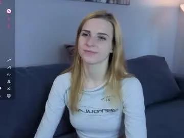 noradunn — GOAL: show my outfit [11 tokens remaining] Welcome to my room! #nonude #natural #skinny #shy #new
