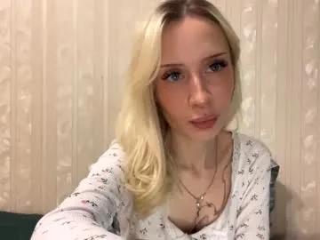 pennyczubakowski — Goal: Smack mu lips close to cam - I'm #18 year old and i am #shy #new #young girl with #skinny figure and it's my first day here [25 tokens remaining]