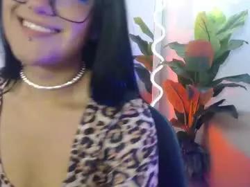 queenn_tay — GOAL: finger in pussy [69 tokens remaining] Welcome to my room! #ebony #latina #new #daddy #young