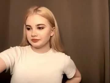 rendasweene — Goal: make magical boob heart and show my outfit Kira nice to meet ya! #shy #new #18 #young #blonde [1 tokens remaining]
