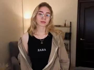 rosa_jones_ — GOAL: air kiss + smile [35 tokens remaining] Welcome to my room! #smalltits #blonde #18 #shy #new