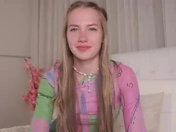 roxanelan — GOAL: Hey hey Hi, I'm new here! Let's start having fun? #shy #18 #new #teen #skinny [4 tokens remaining]